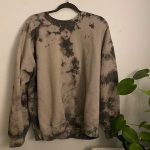 Comfy black and grey tie dye crew neck.